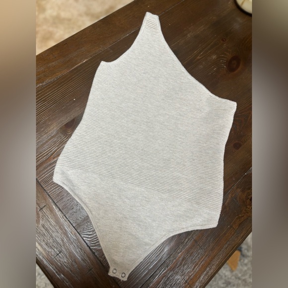 ABERCROMBIE & FITCH ONE SHOULDER RIBBED KNIT BEIGE THONG STYLE BODYSUIT SZ M - Picture 5 of 11